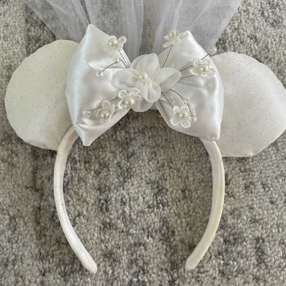 Disney Minnie Mouse Bridal Ear Headband